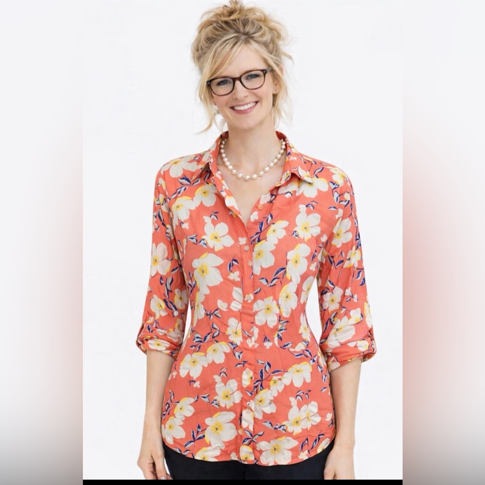 ESQUALO Button Down Blouse Size 10 Beautiful Floral on Peach Viscose